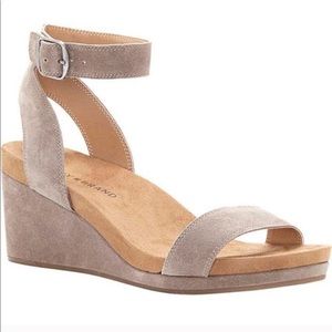 Lucky brand Karston tan suede wedge sandals size 7